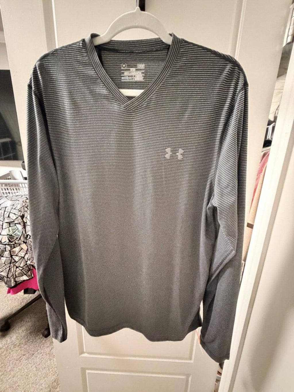 Under Armour Men’s Long Sleeve V-Neck Striped Performance Tee - Gray