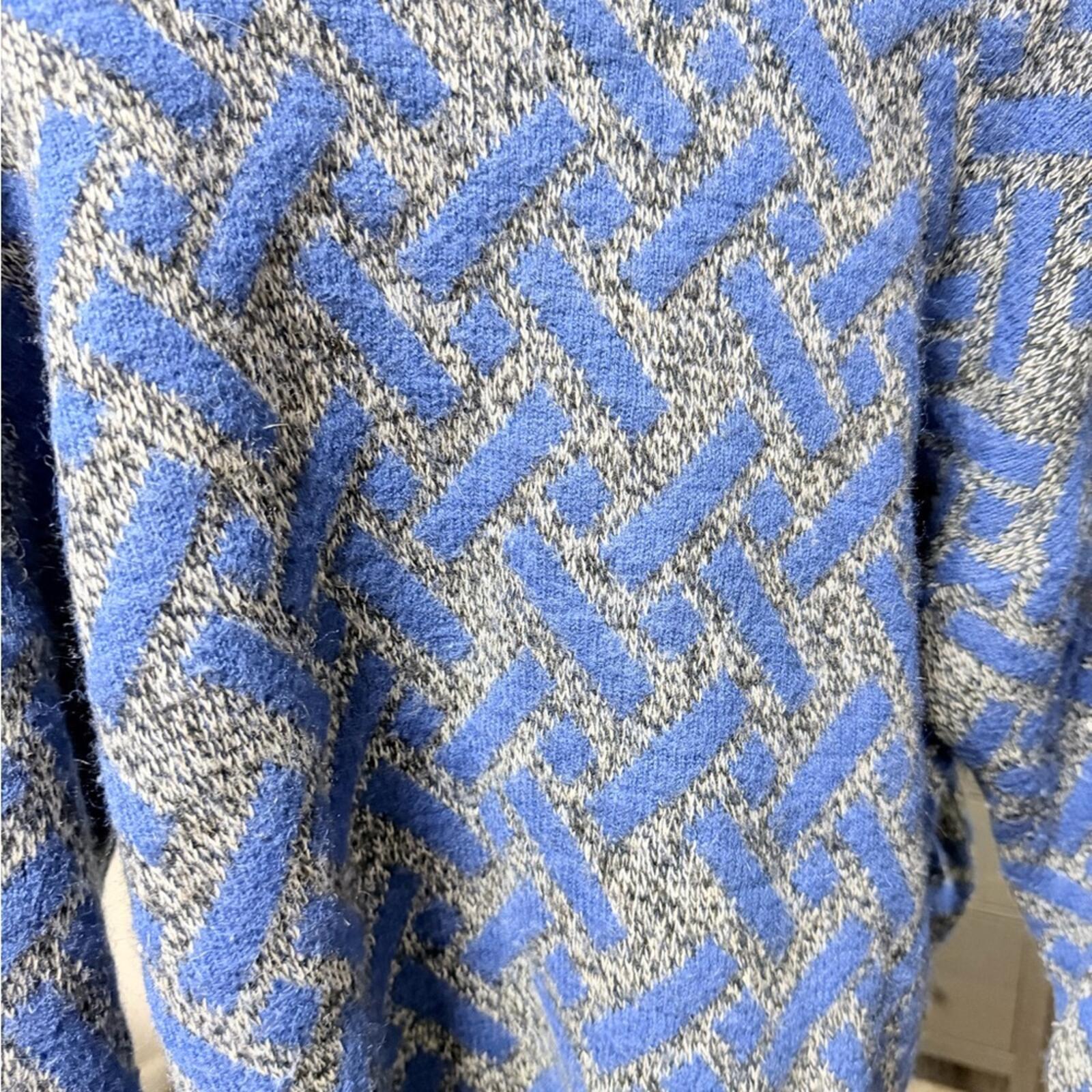 Men's Blue and Gray Patterned Sweater