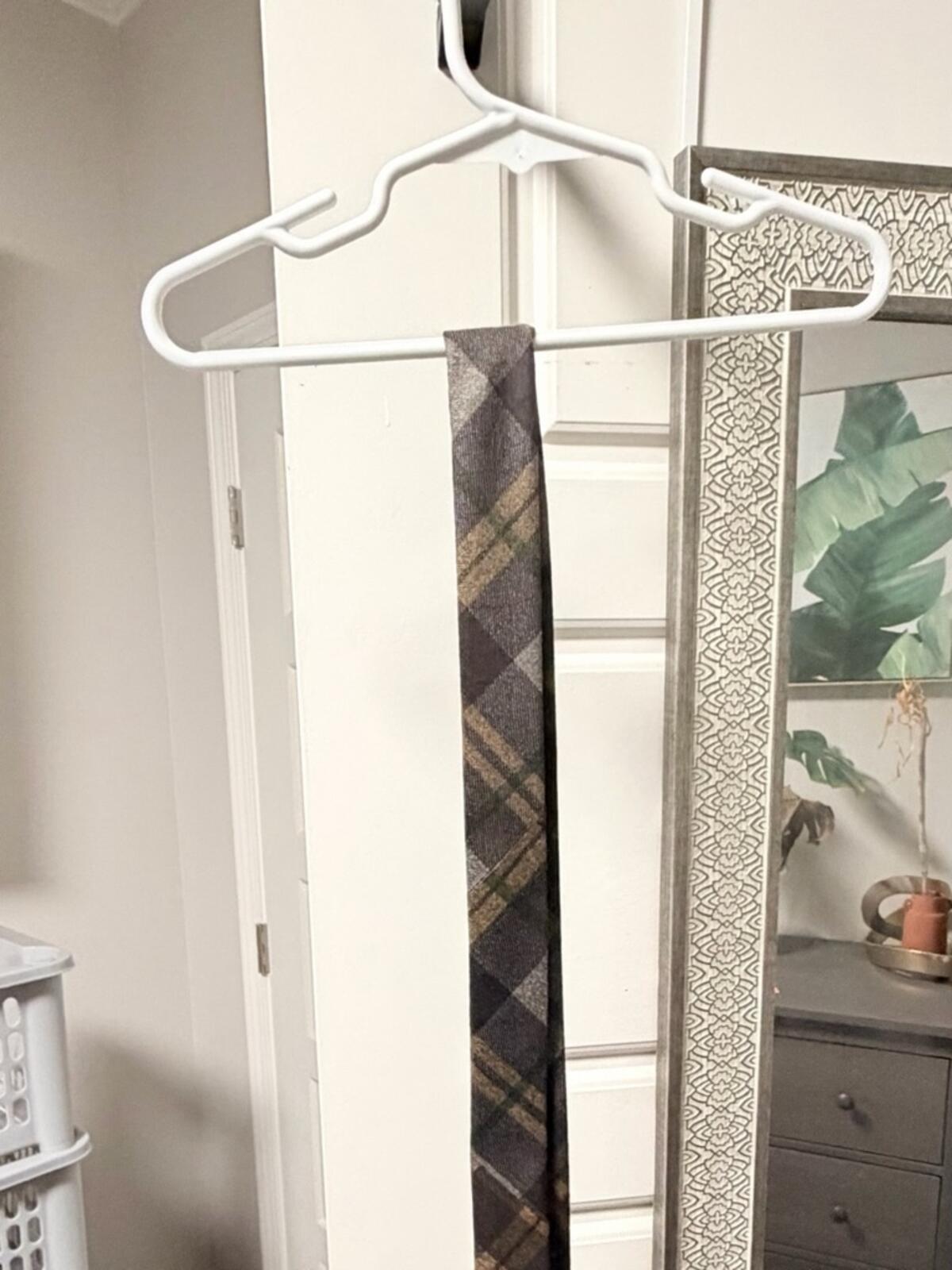 Brown Plaid Men's Skinny Tie - Classic Pattern