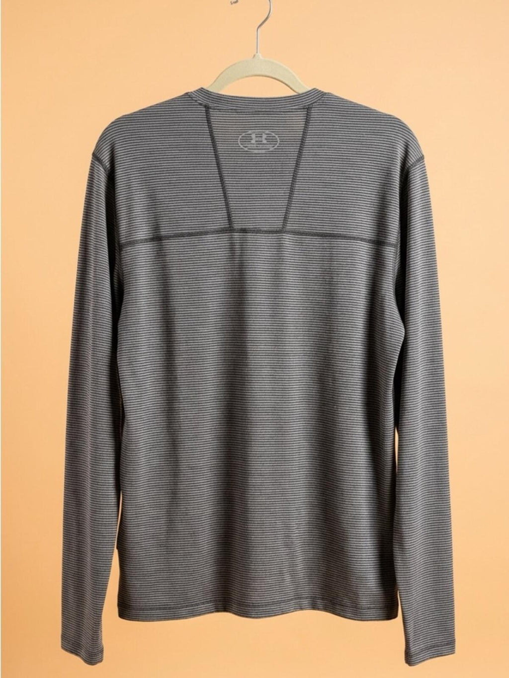Under Armour Men’s Long Sleeve V-Neck Striped Performance Tee - Gray